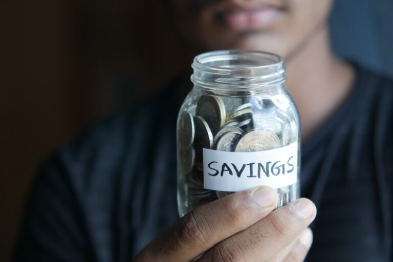 Eight Damaging Financial Habits that are Detrimental to Your Wallet