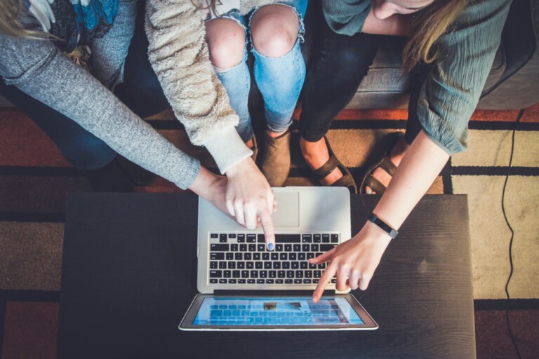 Comparison Between Group and Personal Insurance: A Balanced Overview